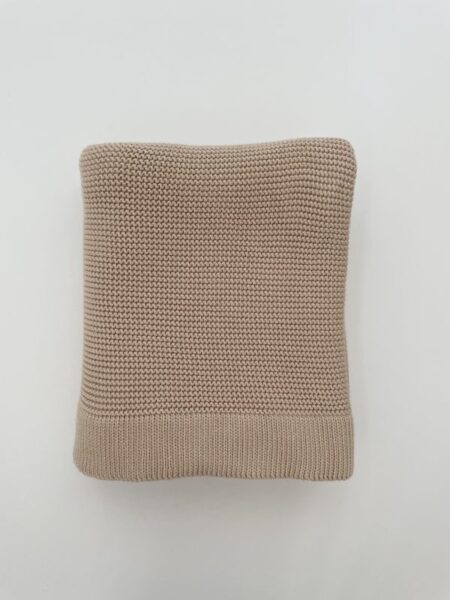 sand gebreide katoenen baby deken van MINUMINI koop nu online duurzaam katoen voor jouw babyuitzet of om cadeau te geven 80 x 100cm