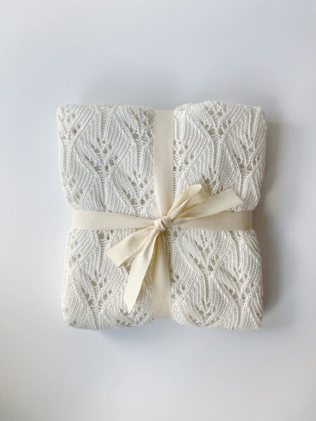 bamboe babydeken off-white online kopen voor jouw originele babyuitzet of kraamkadeau warm en zachte babydeken